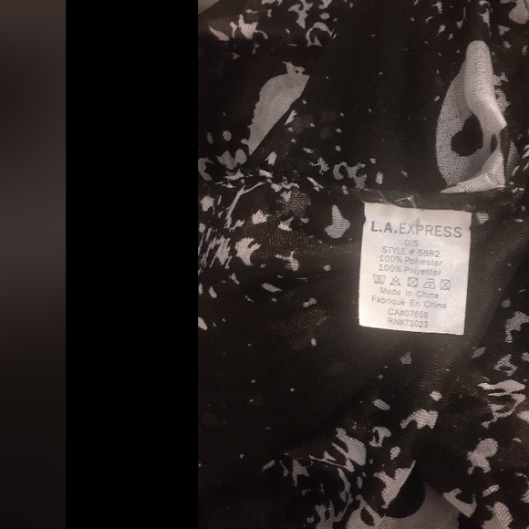 Skull Pattern Scarf - Picture 2 of 4